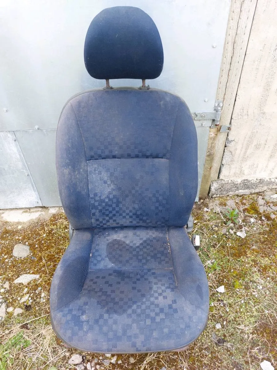 Car seat (Peugeot Partner)