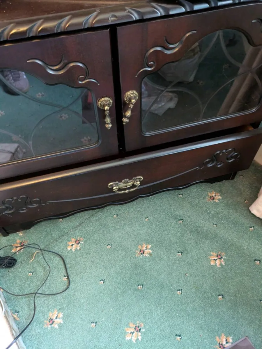 Corner TV stand - Image 1