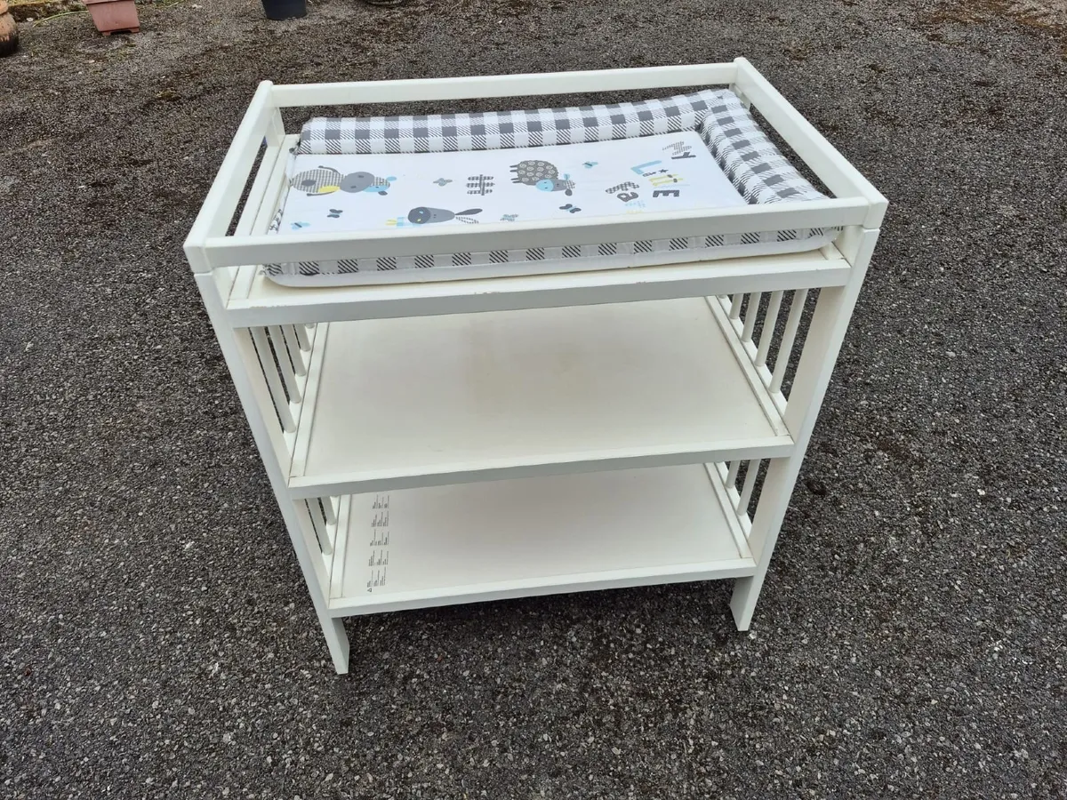 Changing table - Image 2