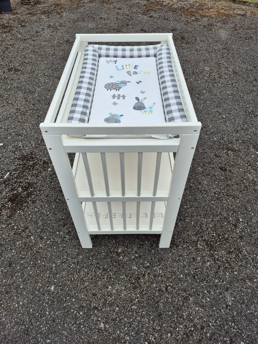 Changing table - Image 1