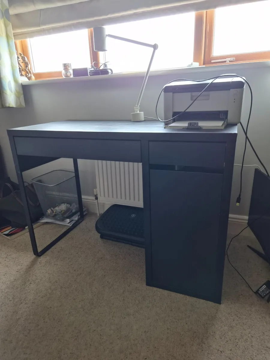 Desk (free item)