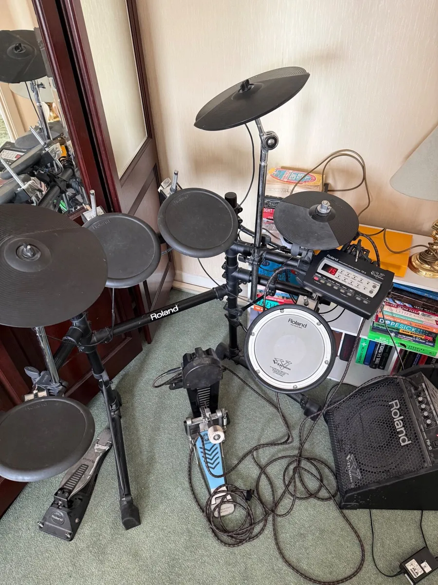 Roland TD-3 drum kit + V-drums PM-10 drum monitor - Image 1