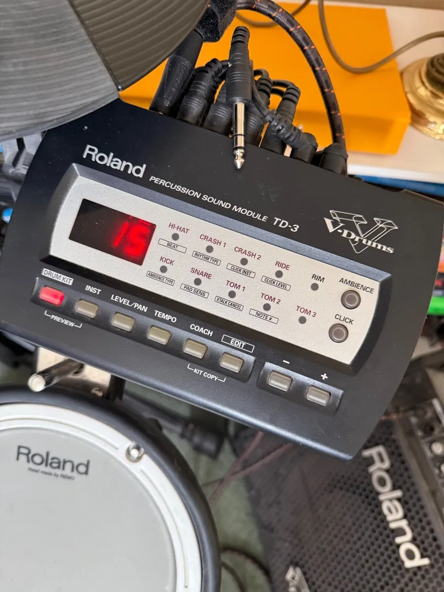 Roland TD-3 drum kit + V-drums PM-10 drum monitor - Image 2