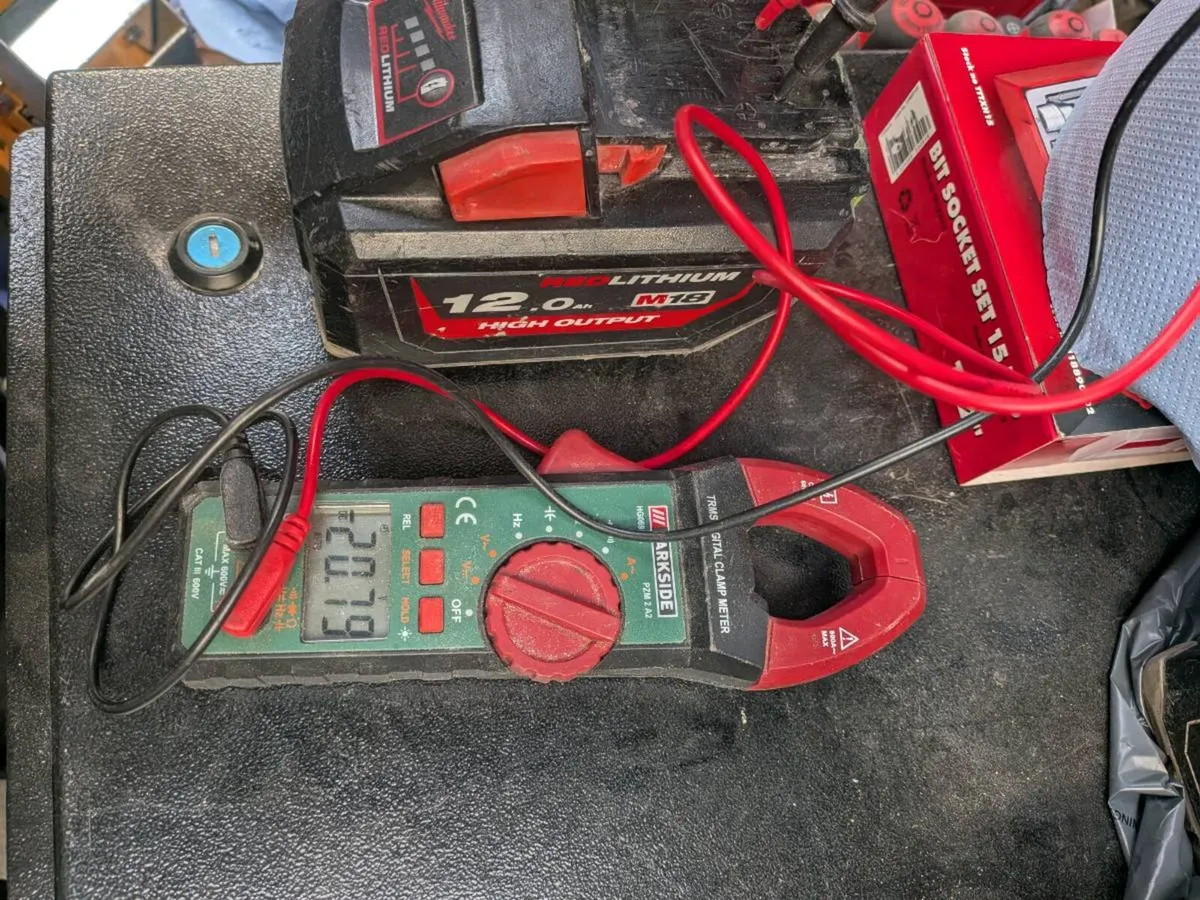 Milwaukee m18 batteries - Image 3