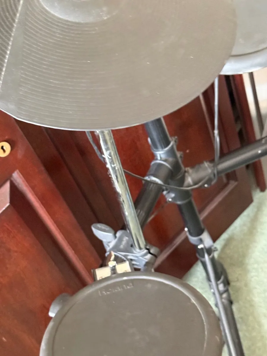 Roland TD-3 drum kit + V-drums PM-10 drum monitor - Image 4