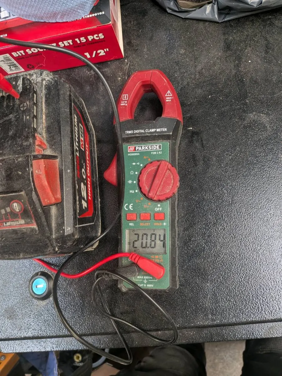 Milwaukee m18 batteries - Image 4