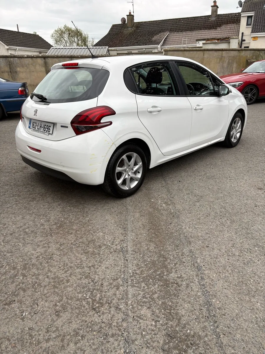 2016 Peugeot 208 - Image 4