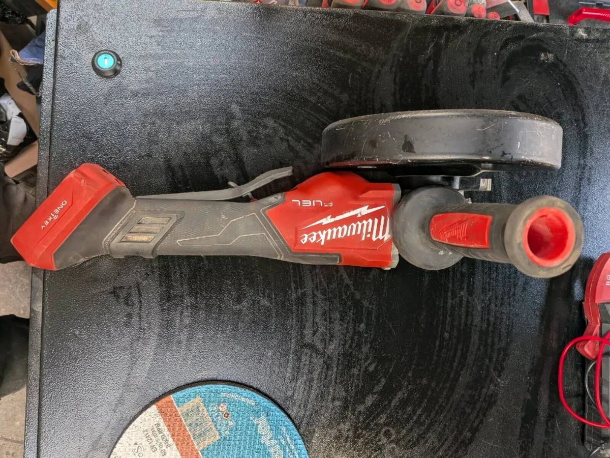 Milwaukee 7" (180mm) grinder - Image 3