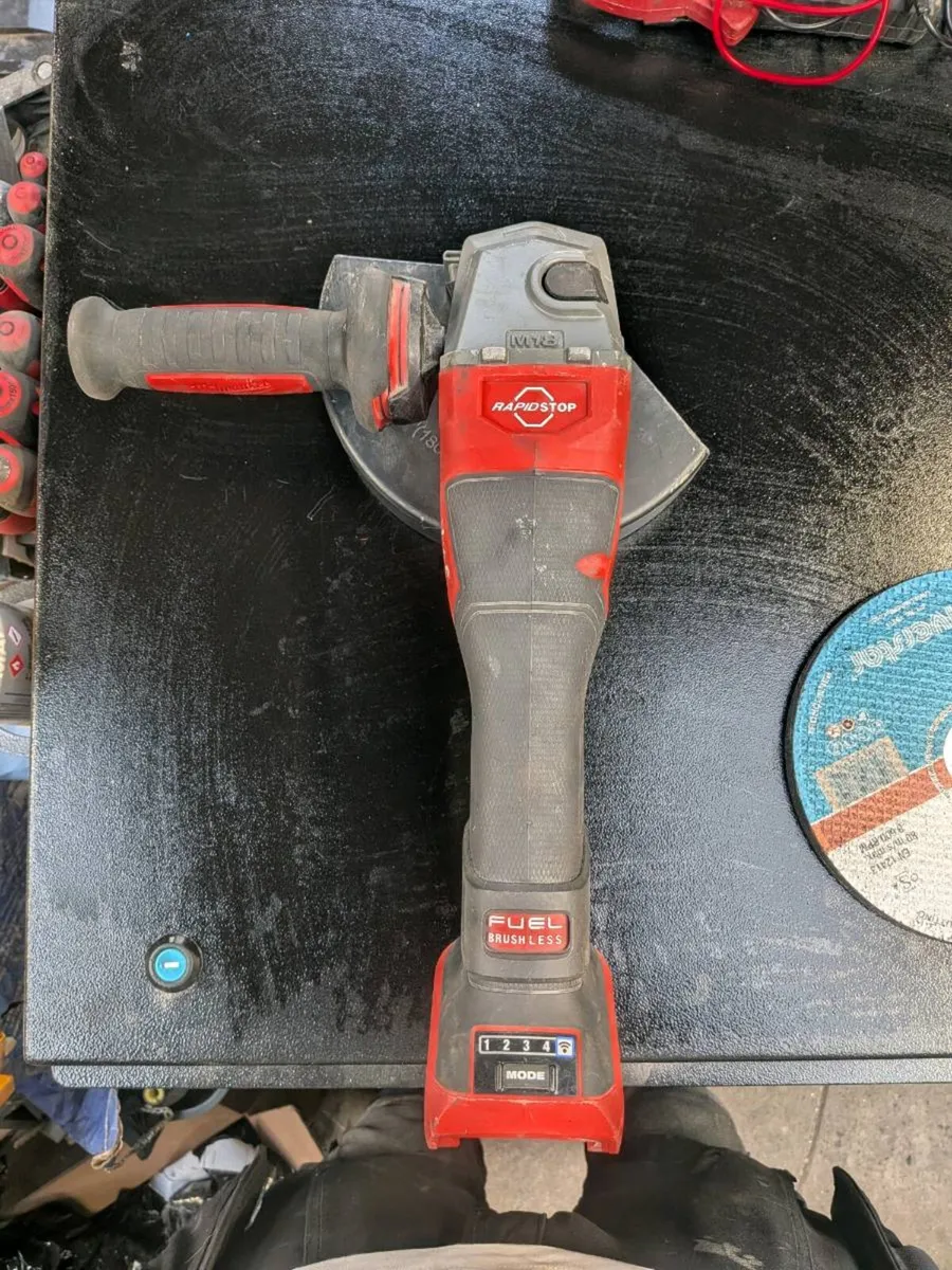 Milwaukee 7" (180mm) grinder - Image 4