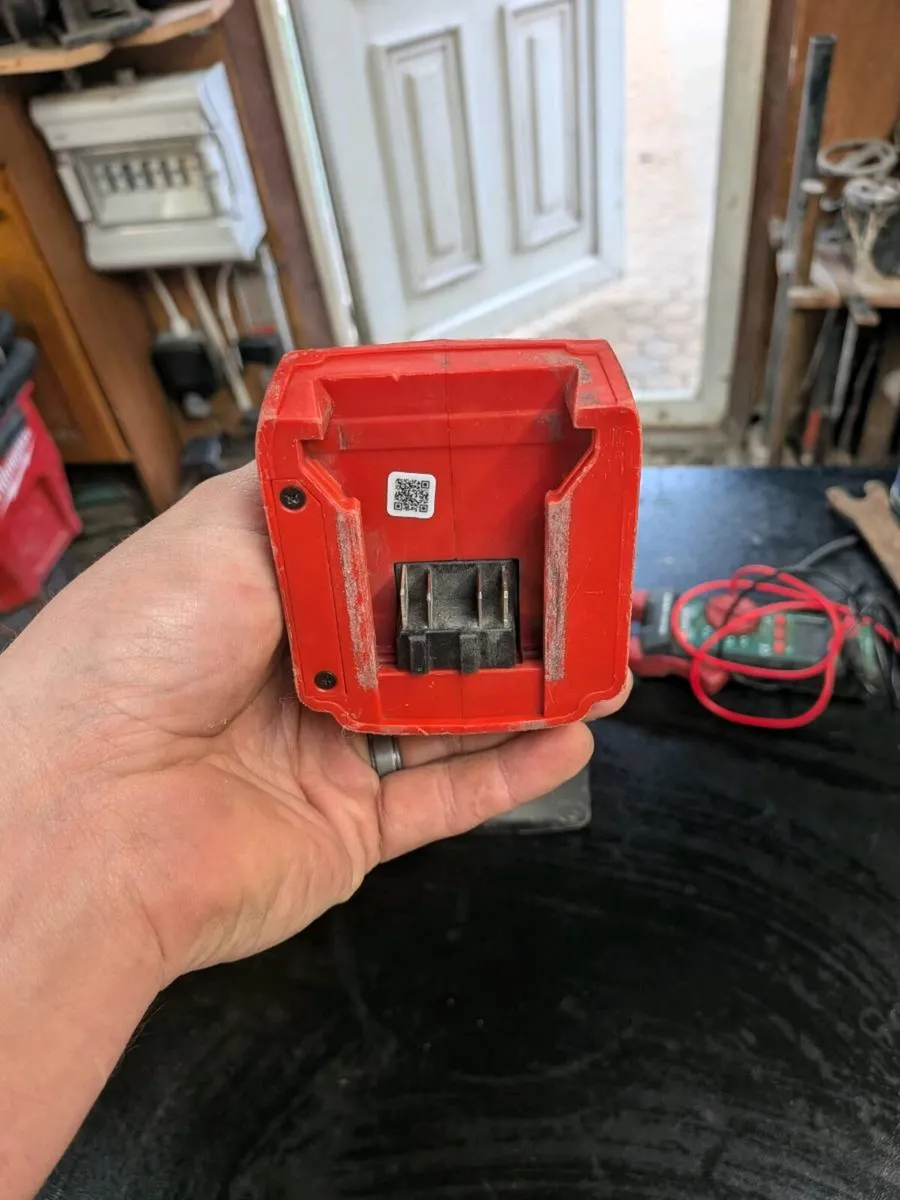 Milwaukee 7" (180mm) grinder - Image 2