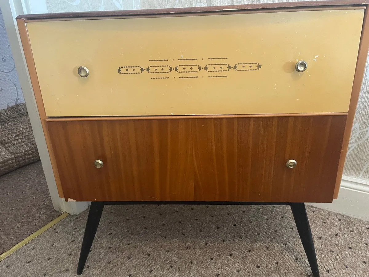 Vintage Dressing table  and chest of drawers - Image 2