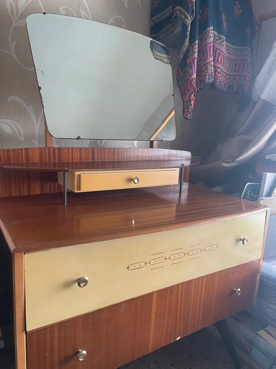 Vintage Dressing table  and chest of drawers - Image 3