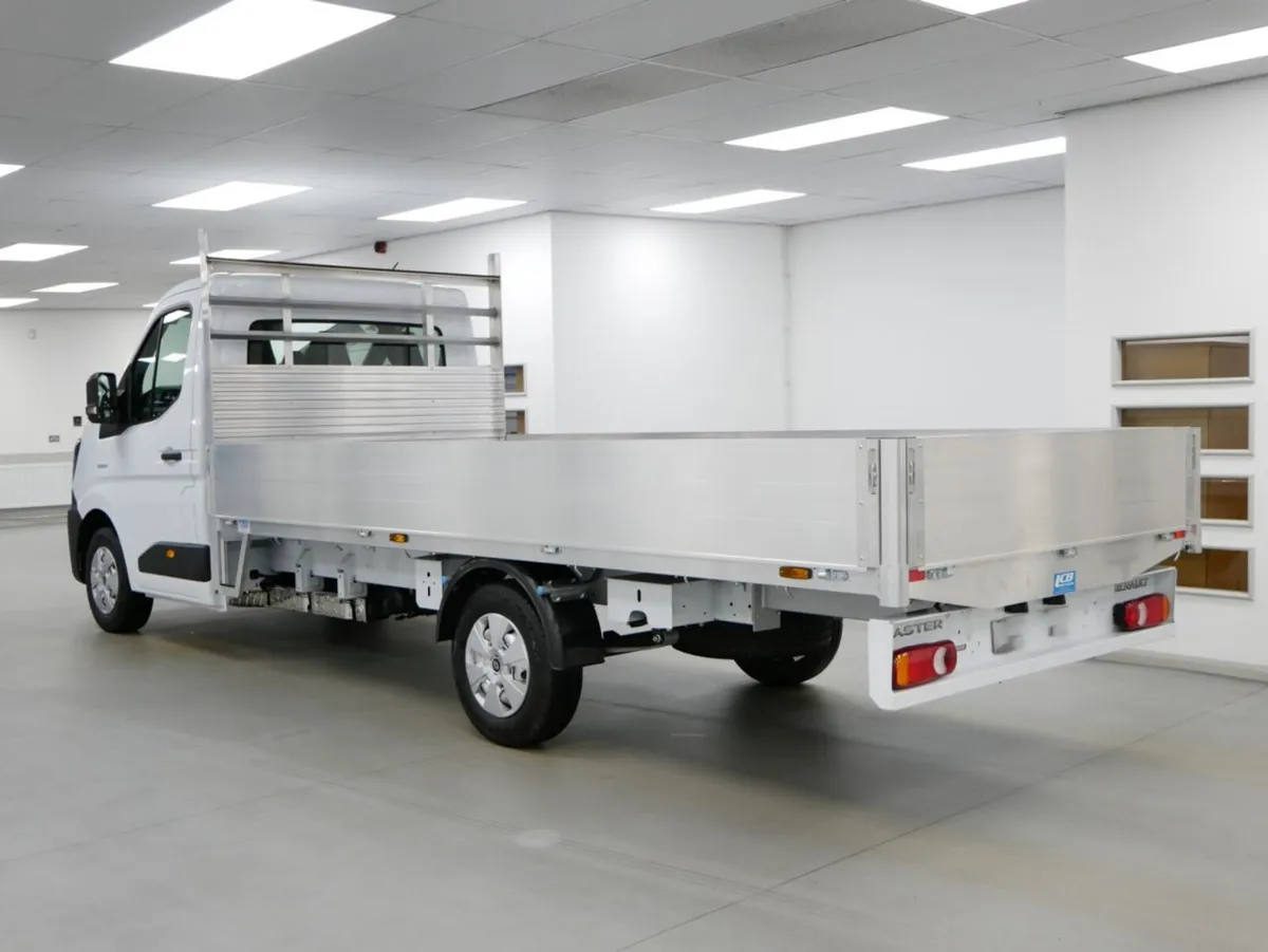 2026 Renault Master Dropside Van - Image 4