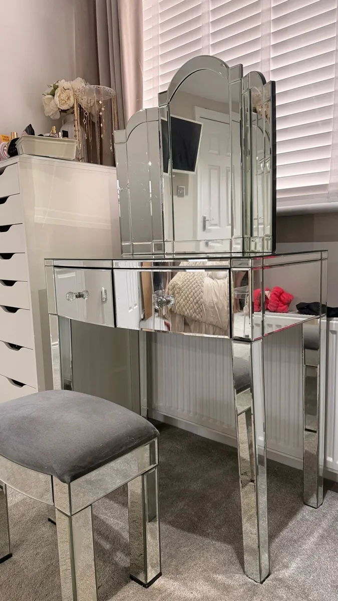 Bedroom Mirrored Vanity Unit - Image 2