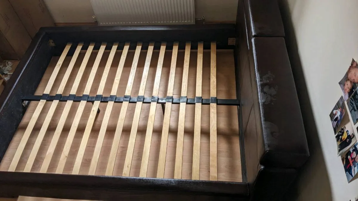 Queen size Hawaiian leather bed frame - Image 3