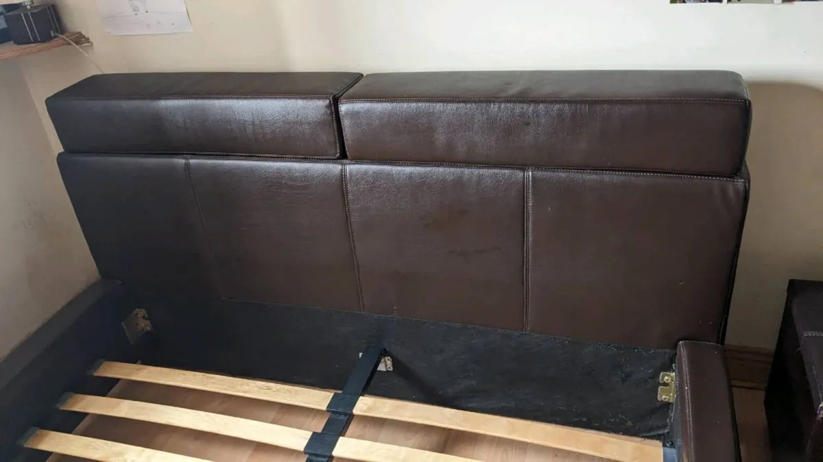 Queen size Hawaiian leather bed frame - Image 4