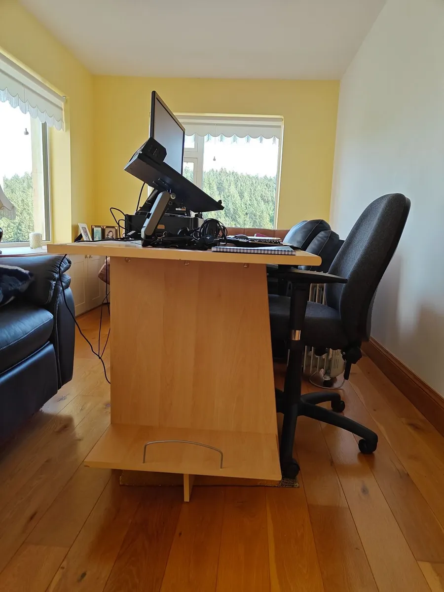 Desk - Image 4