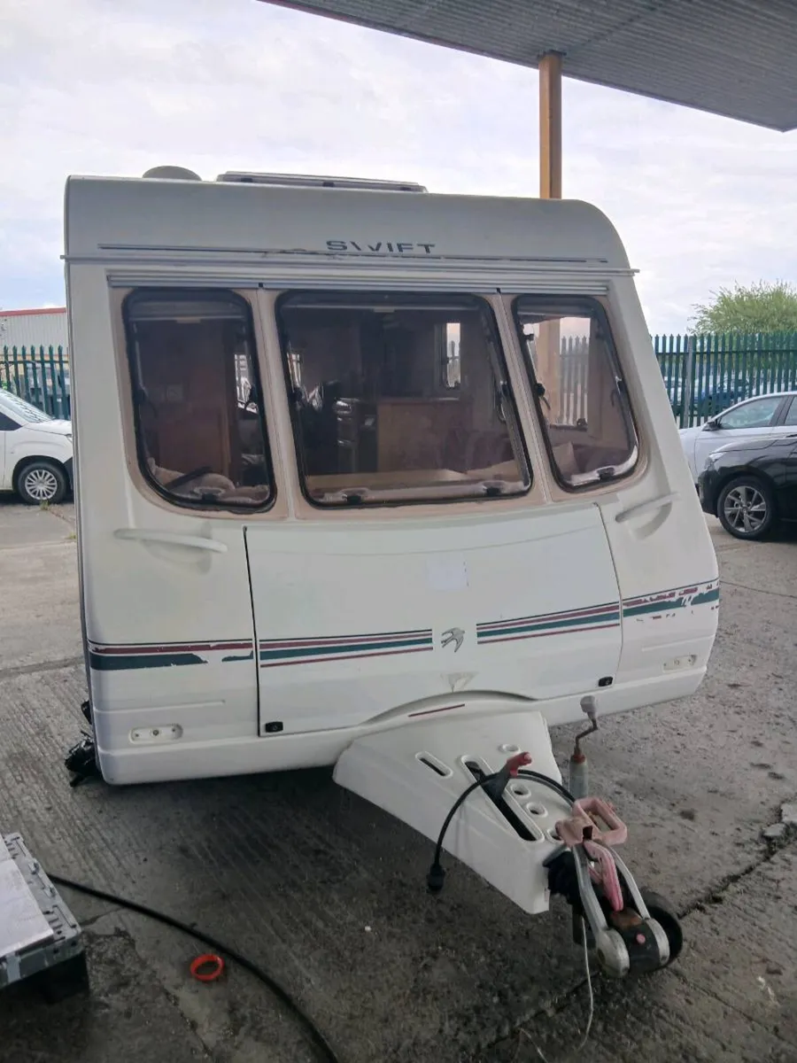 Swift charisma 540 caravan 5 berth - Image 3