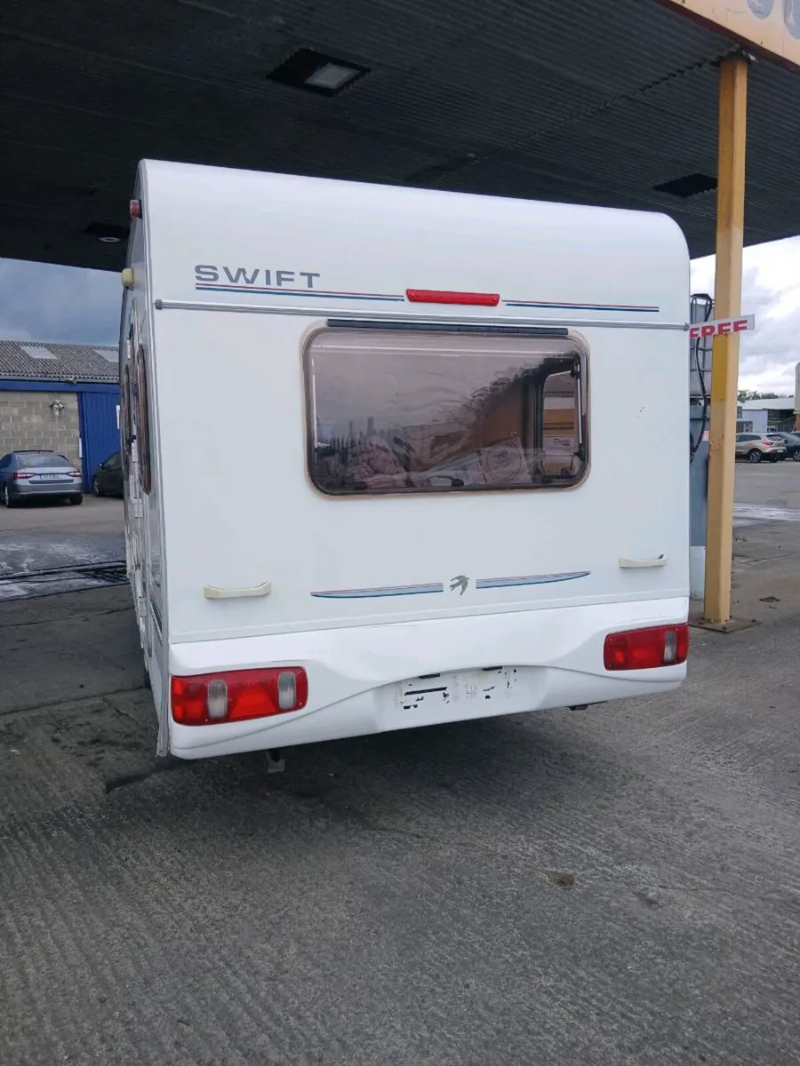 Swift charisma 540 caravan 5 berth - Image 4