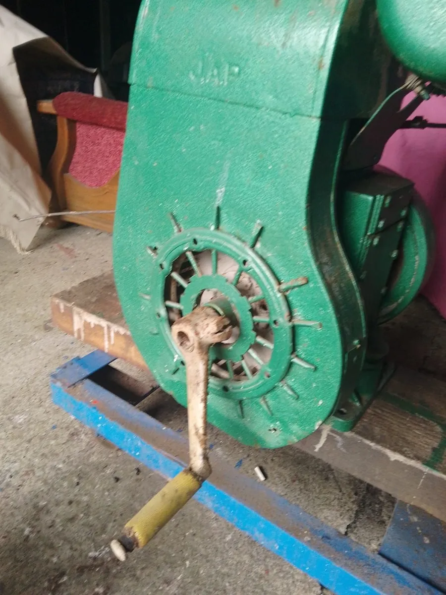 Vintage engine - Image 2