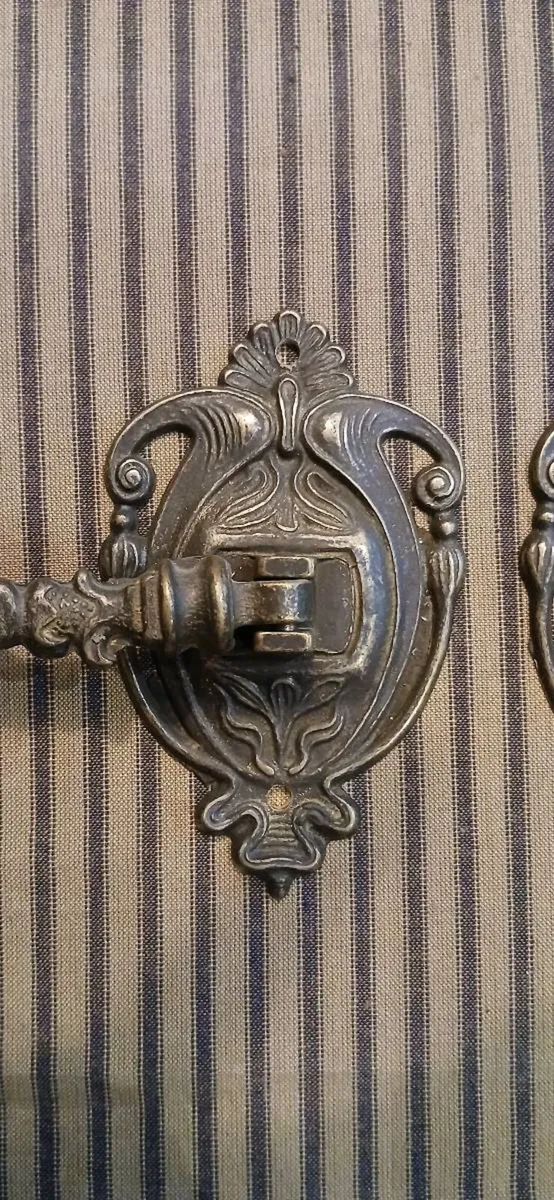 Pair of wall mounted candlesticks - Image 3