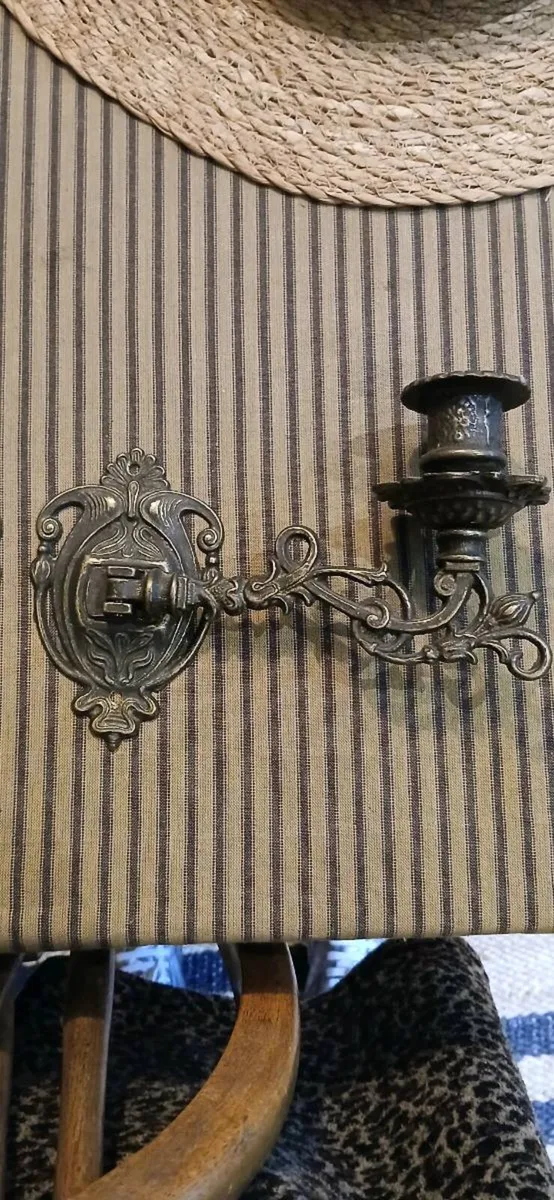 Pair of wall mounted candlesticks - Image 4