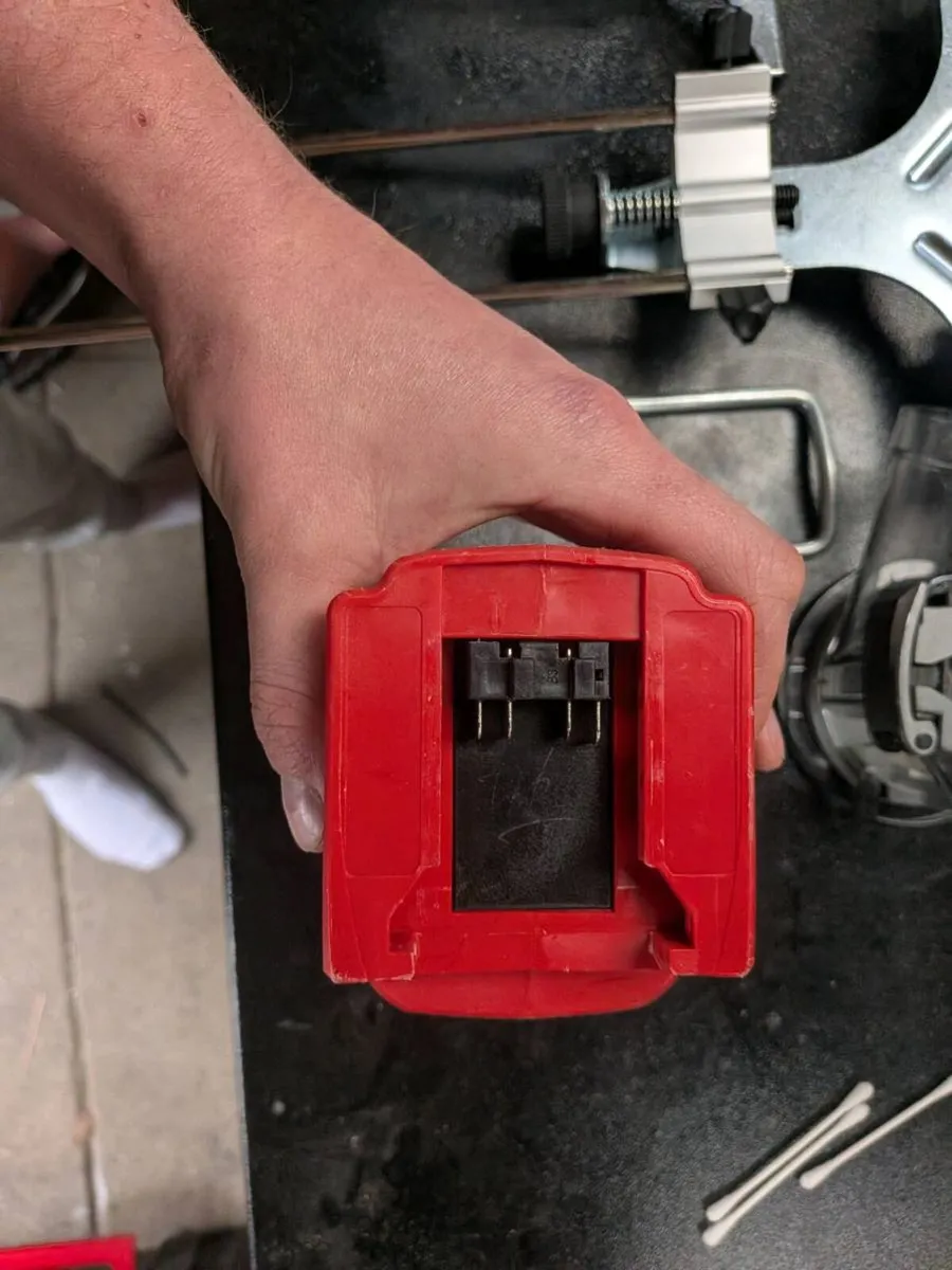 Milwaukee m18 1/4 router - Image 4