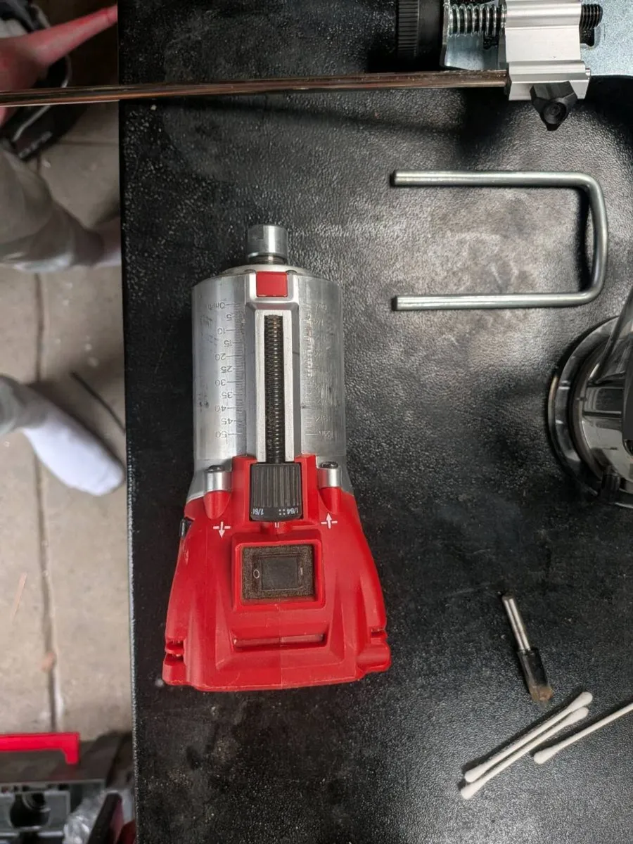 Milwaukee m18 1/4 router - Image 2