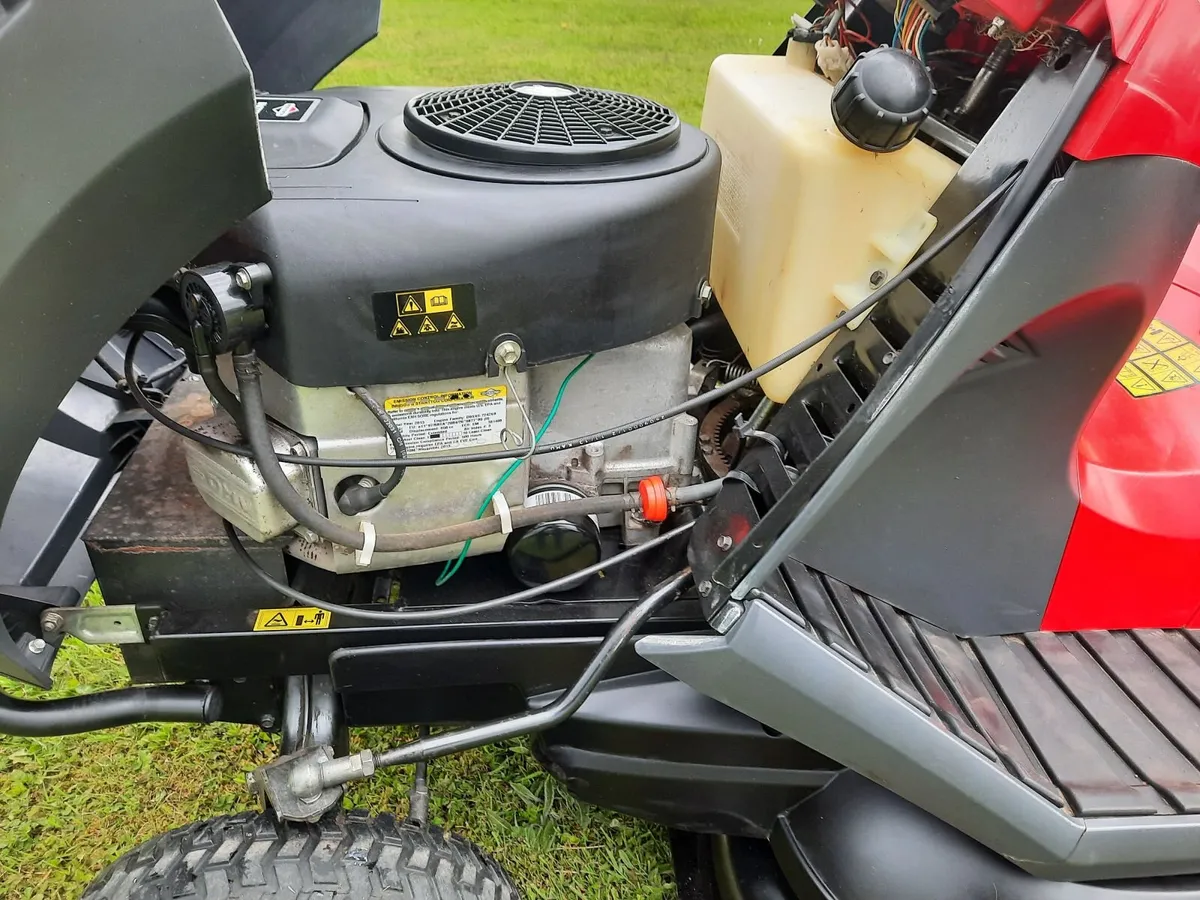 Castlegarden Ride On Lawnmower - Image 3