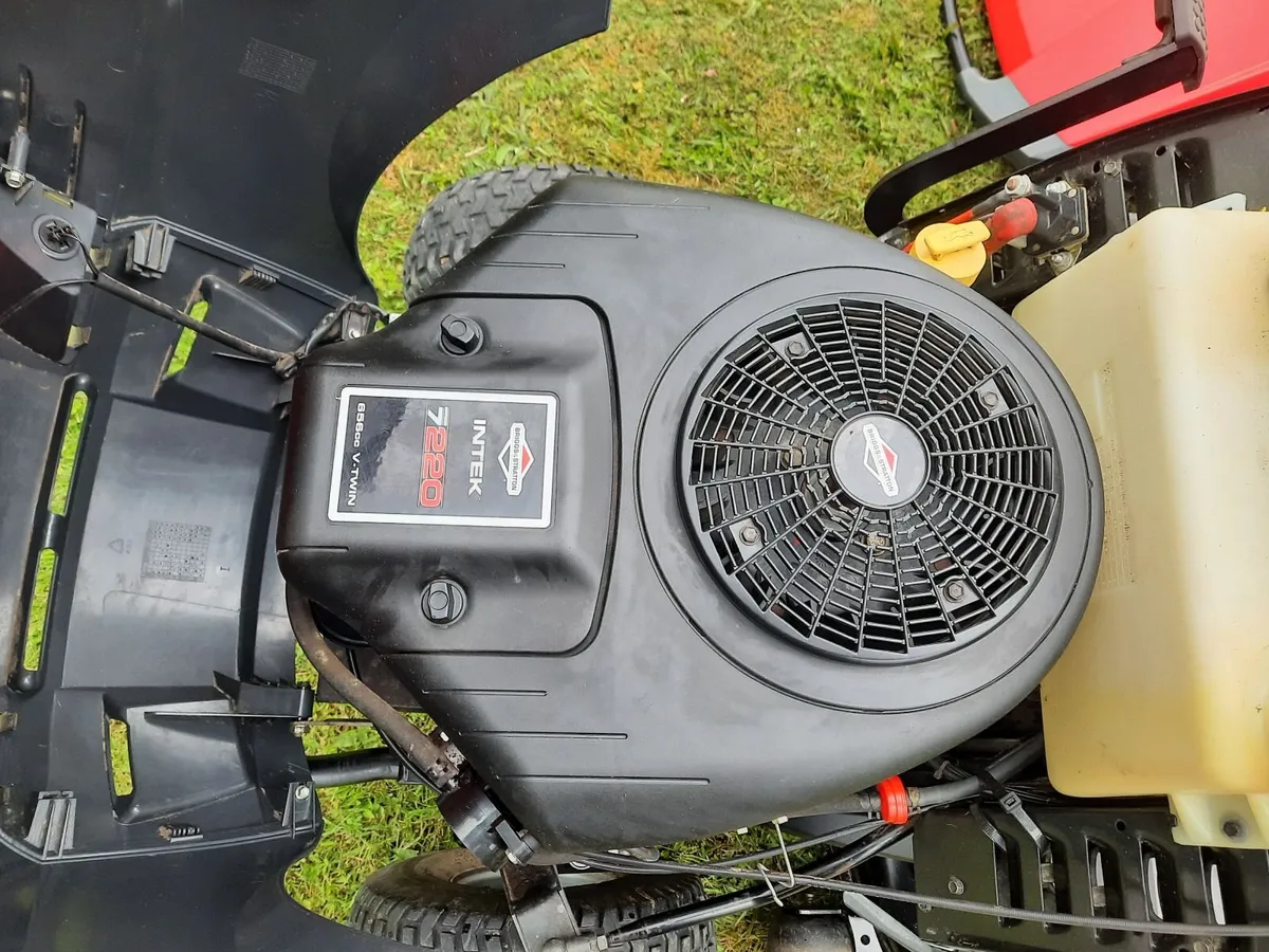 Castlegarden Ride On Lawnmower - Image 4