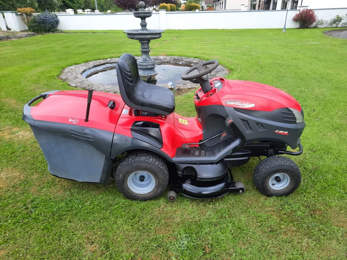 Castlegarden Ride On Lawnmower - Image 1