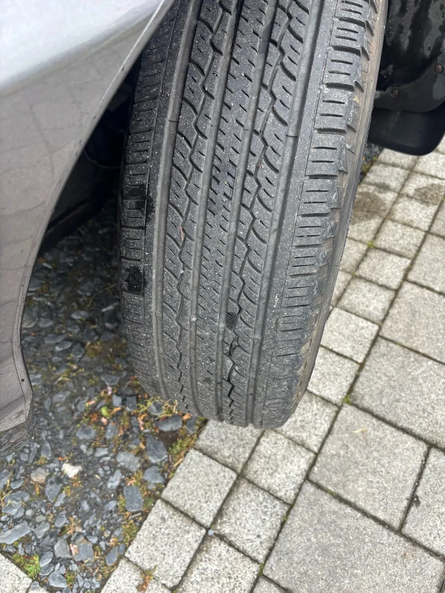 2005 Hyundai Santa Fe - Image 3