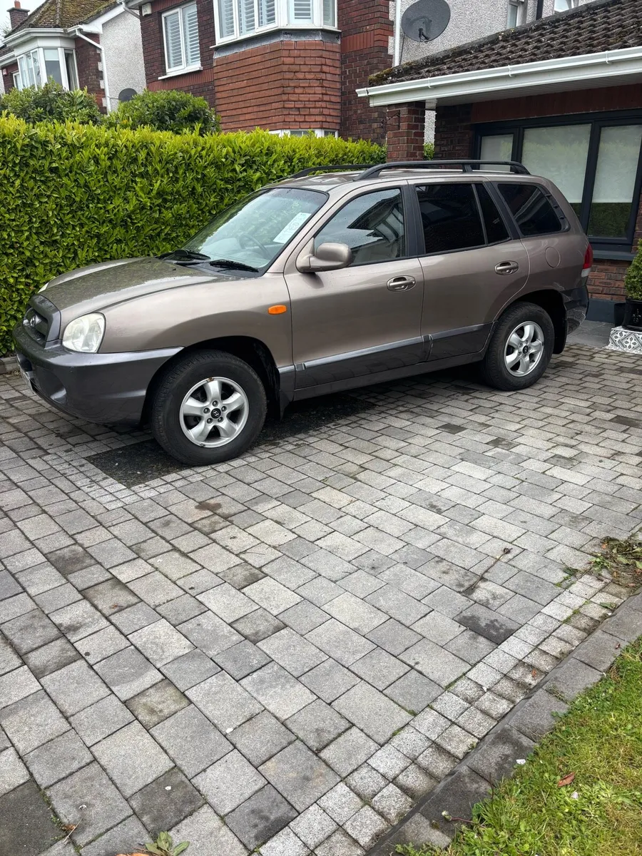 2005 Hyundai Santa Fe - Image 1