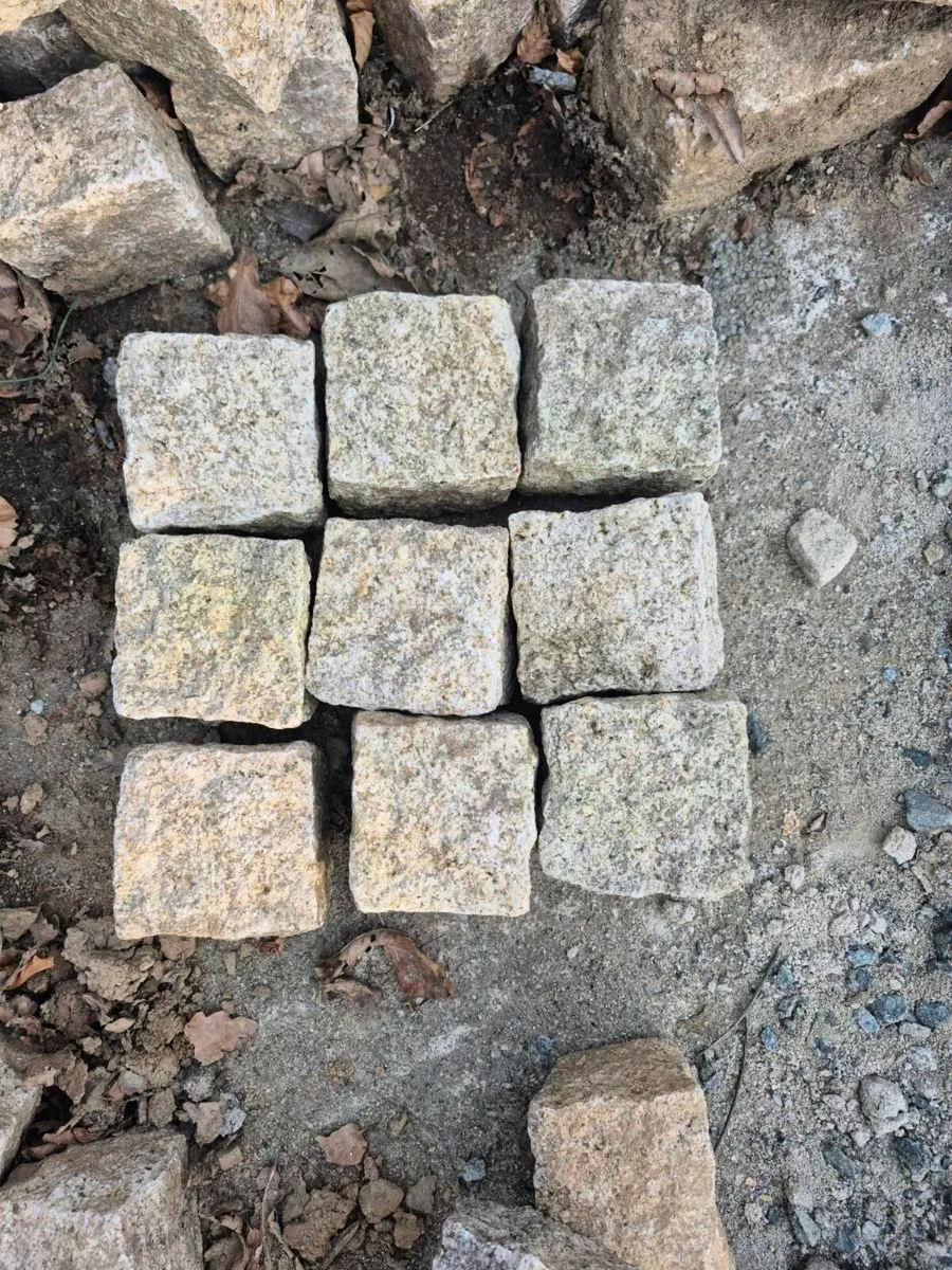Granite cubes