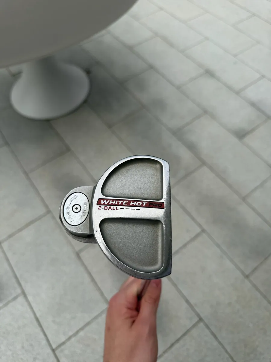 Odyssey White Hot 2-Ball Putter - Image 1