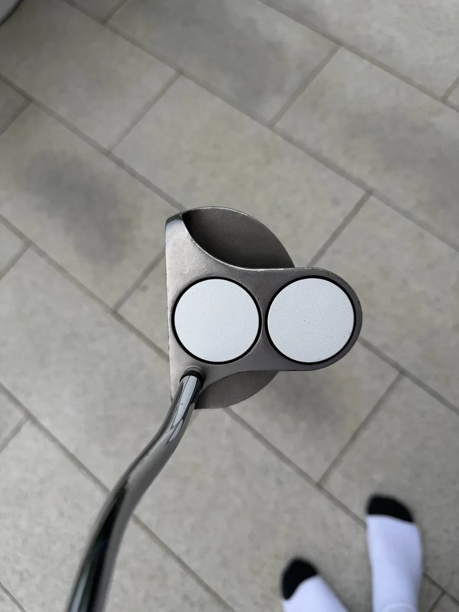 Odyssey White Hot 2-Ball Putter - Image 2