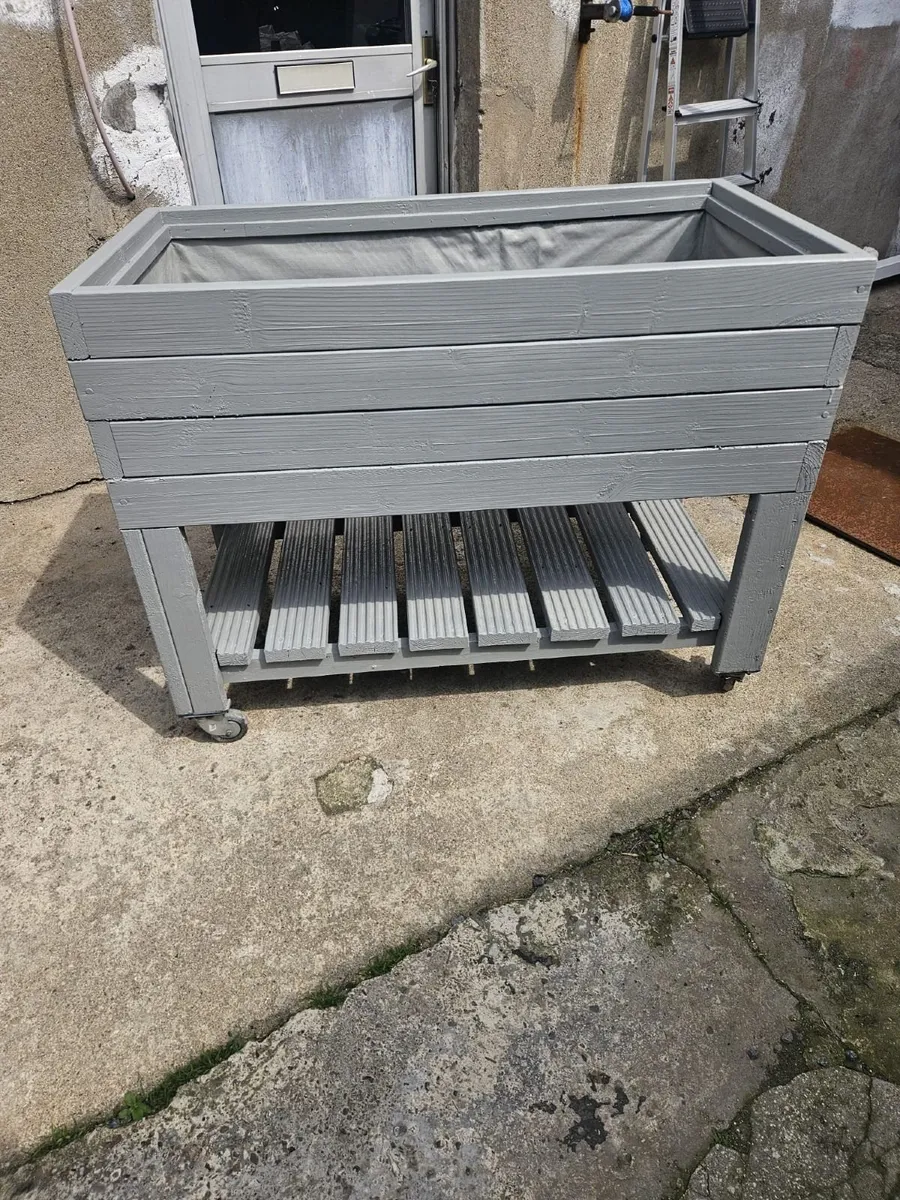 High rise planter - Image 1