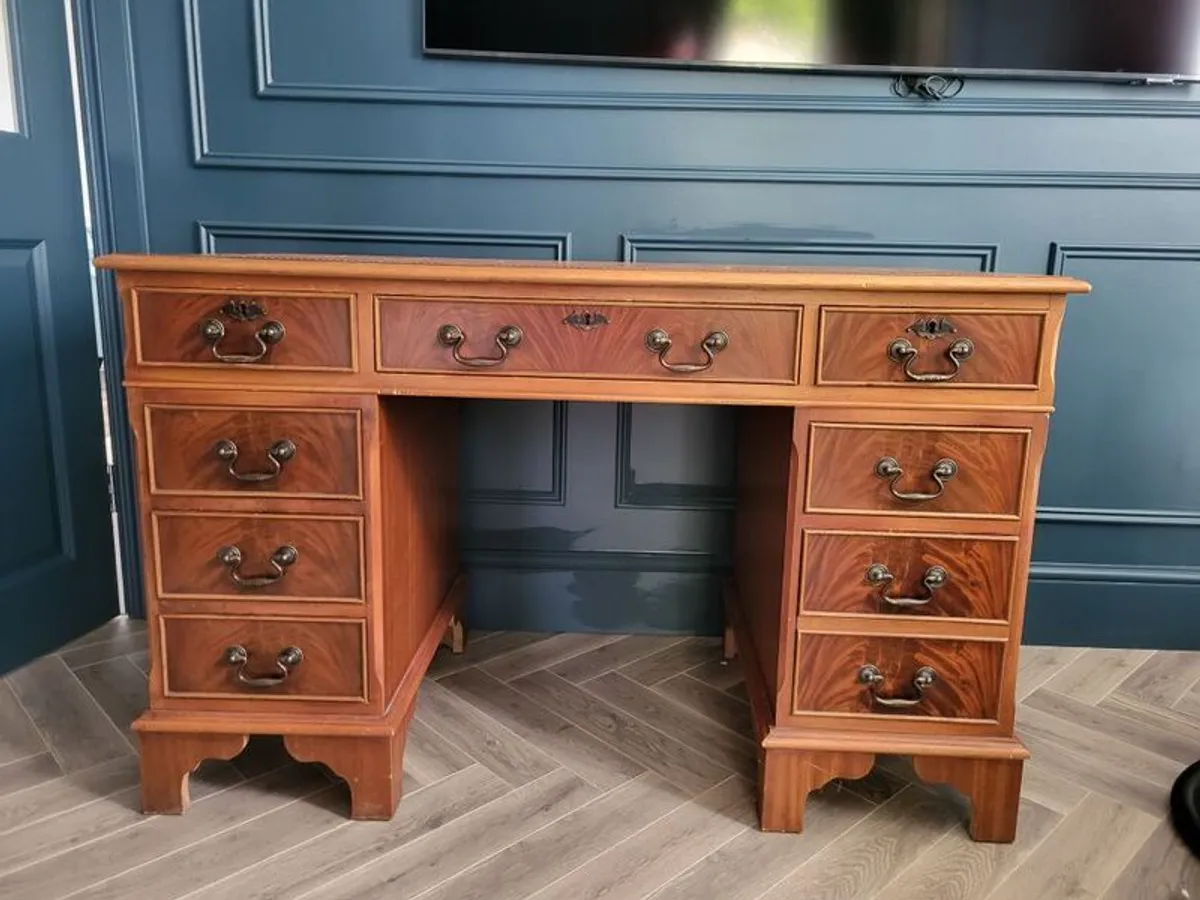 Amtique Desk - Image 4