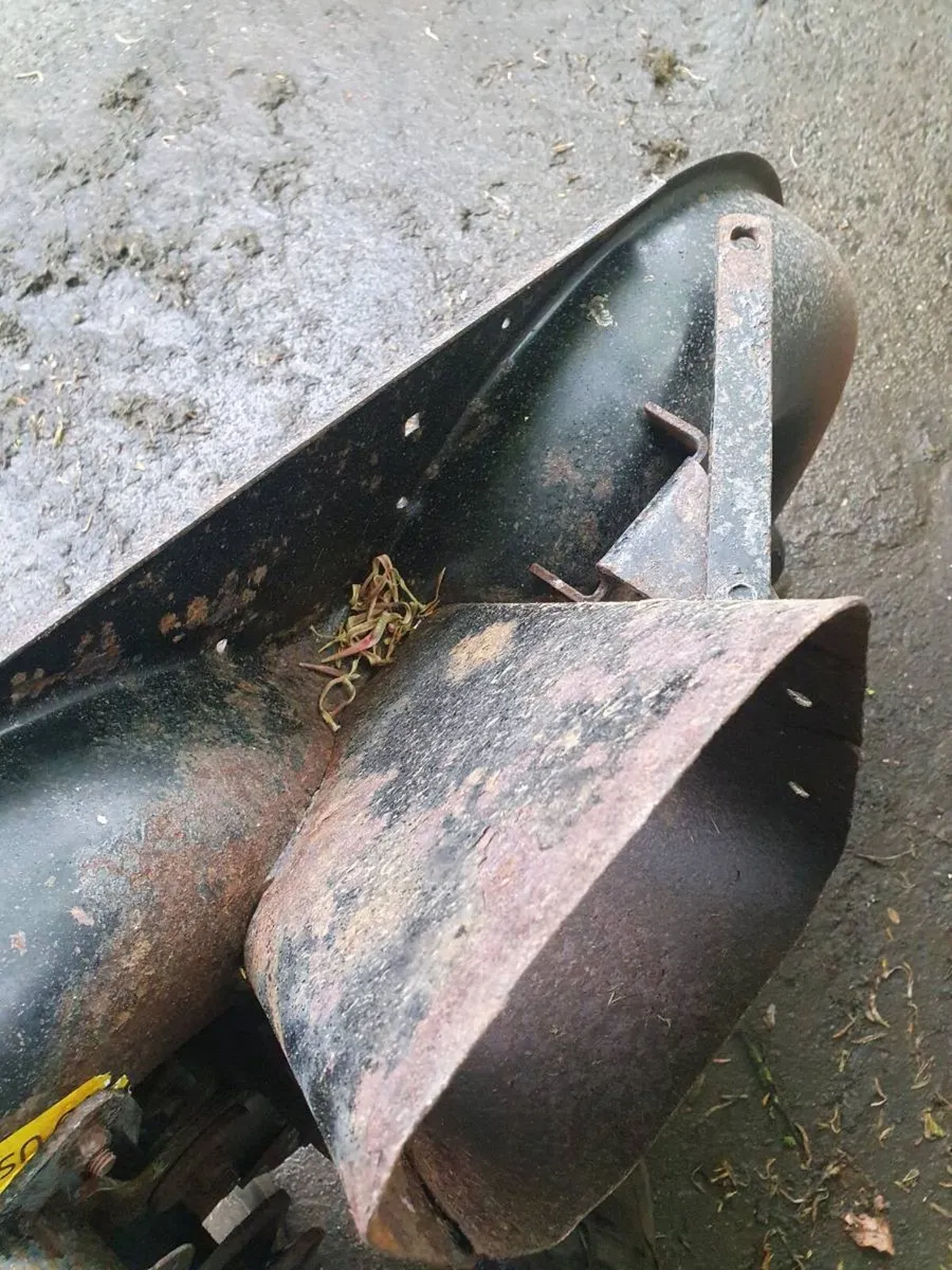 Husqvarna 135 deck - Image 2