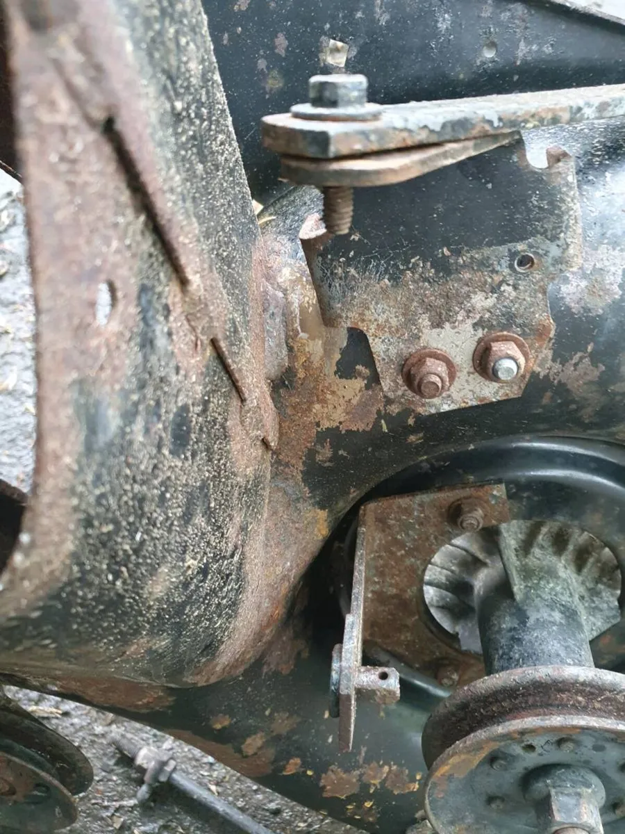 Husqvarna 135 deck - Image 3