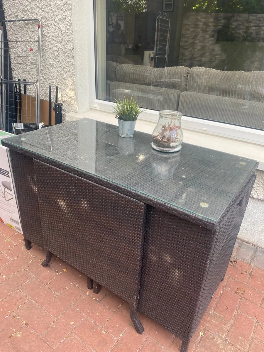 Rattan table and 2 chairs - Image 2