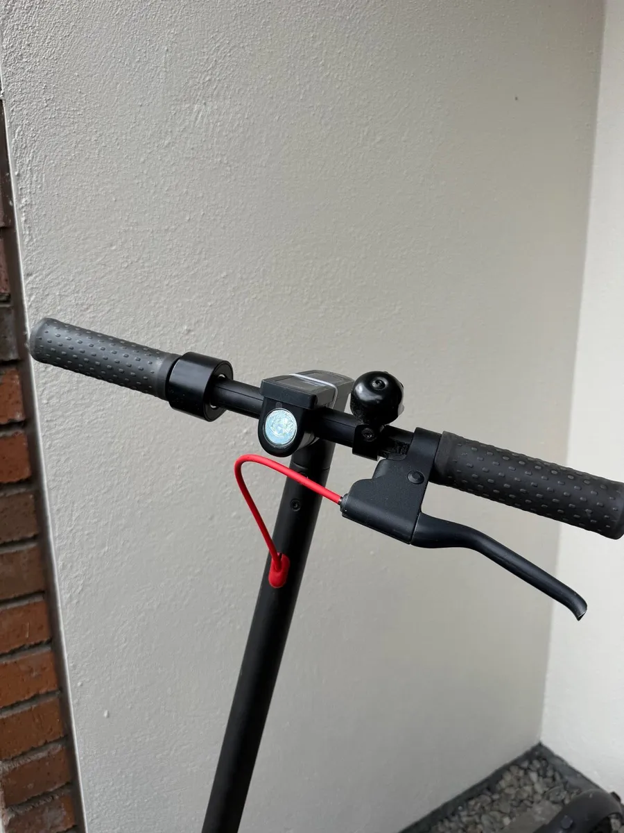 Xiaomi Mi Electric Scooter Pro 2 | Only 711 km - Image 3