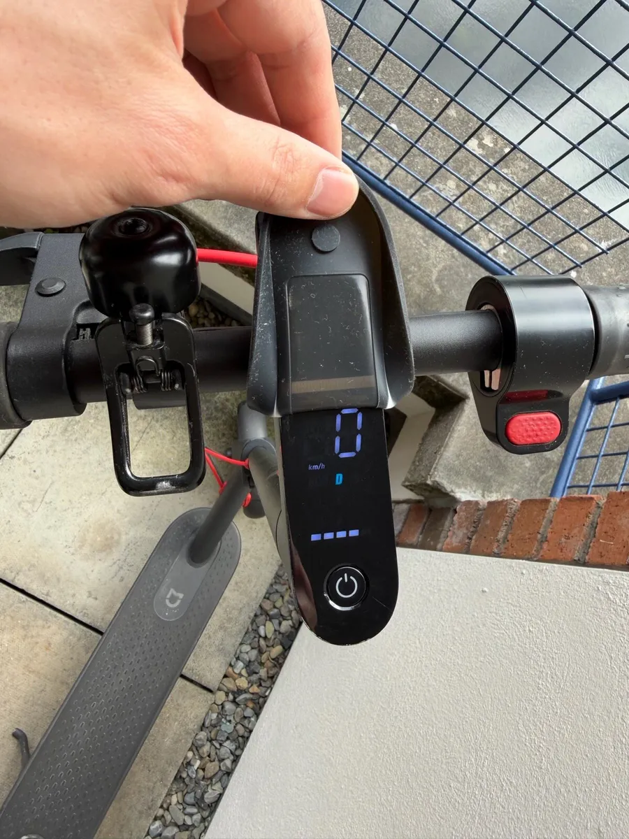 Xiaomi Mi Electric Scooter Pro 2 | Only 711 km - Image 4