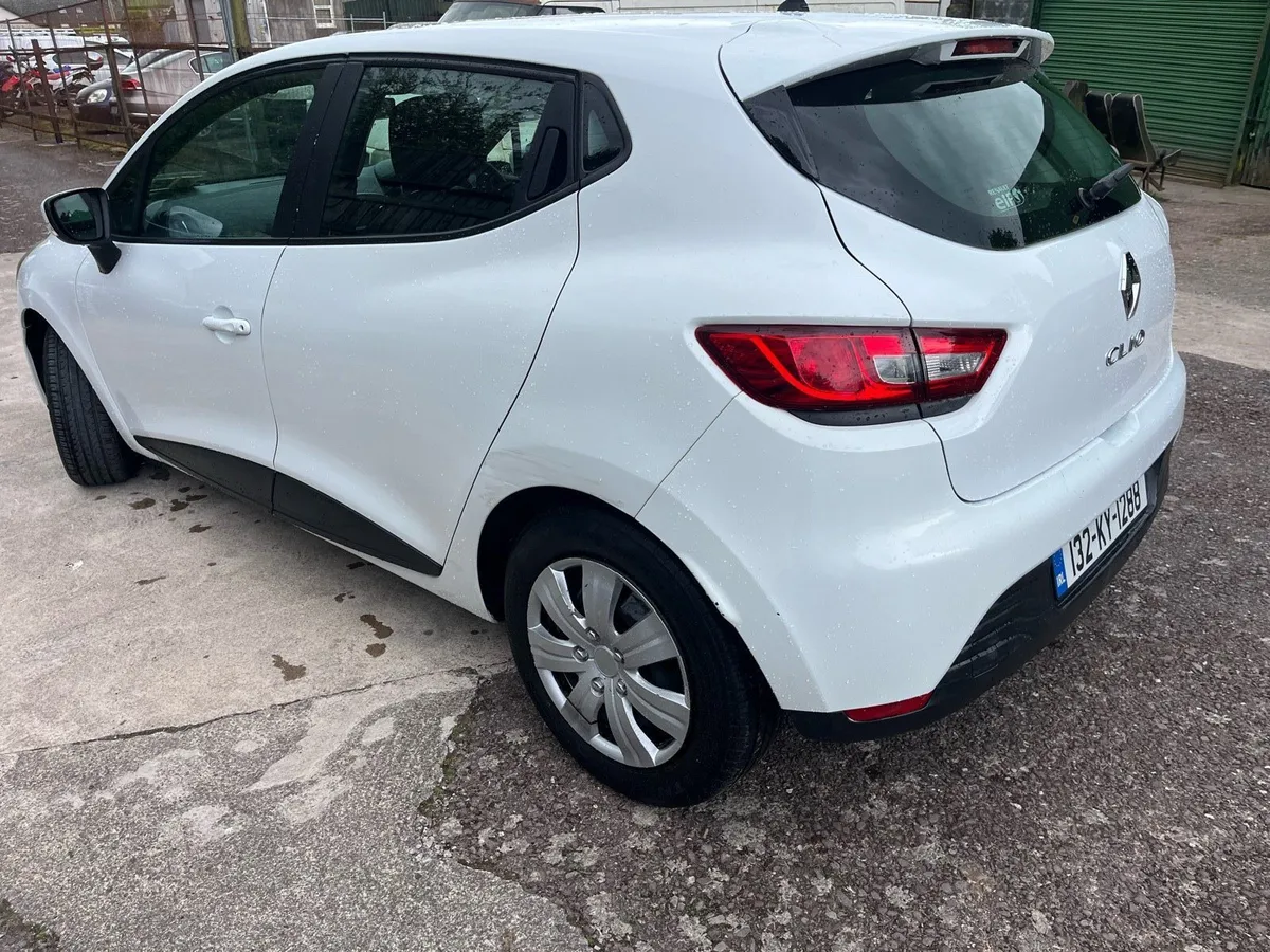2013 Clio 1.2 petrol - Image 4