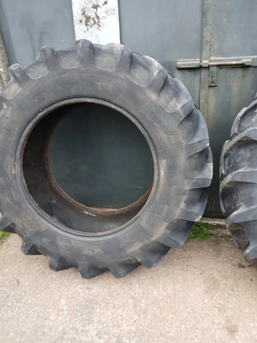 Tractor tyres - Image 1