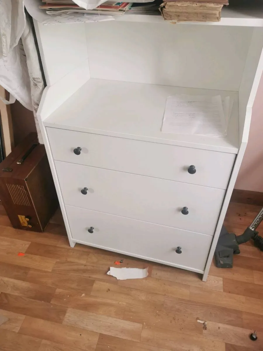 White cabinet - Image 4