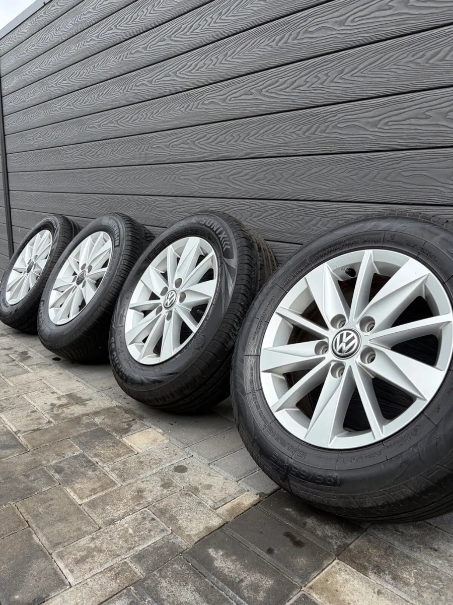 15” GENUINE VOLKSWAGEN GOLF ALLOY WHEELS & TYRES - Image 1