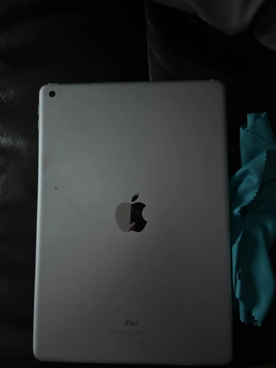 Ipad 9th generation - Image 3