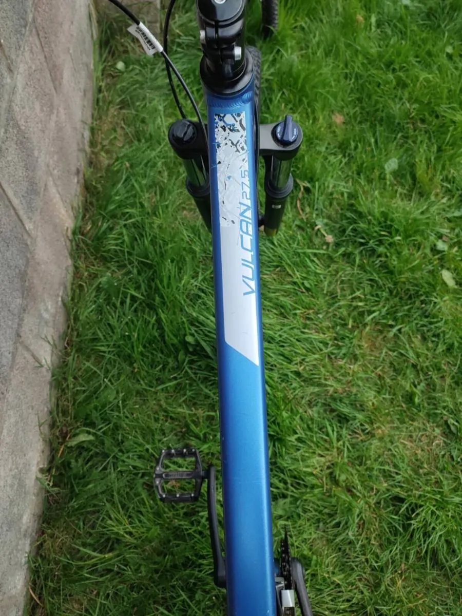 IMMACULATE CONDITION Carrera Vulcan mountain bike - Image 4