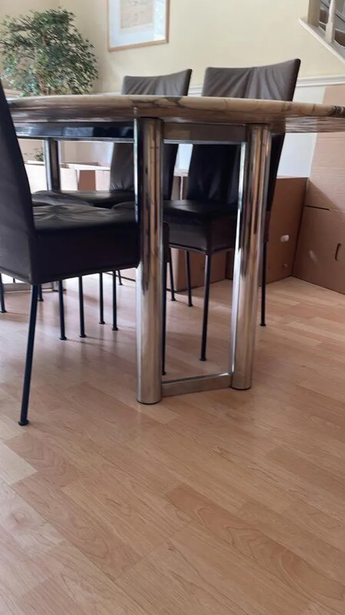 Luxury dining  room table and chairs - Image 3